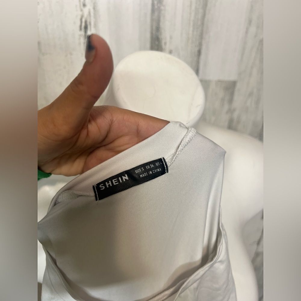 White tee - Picture 2 of 7